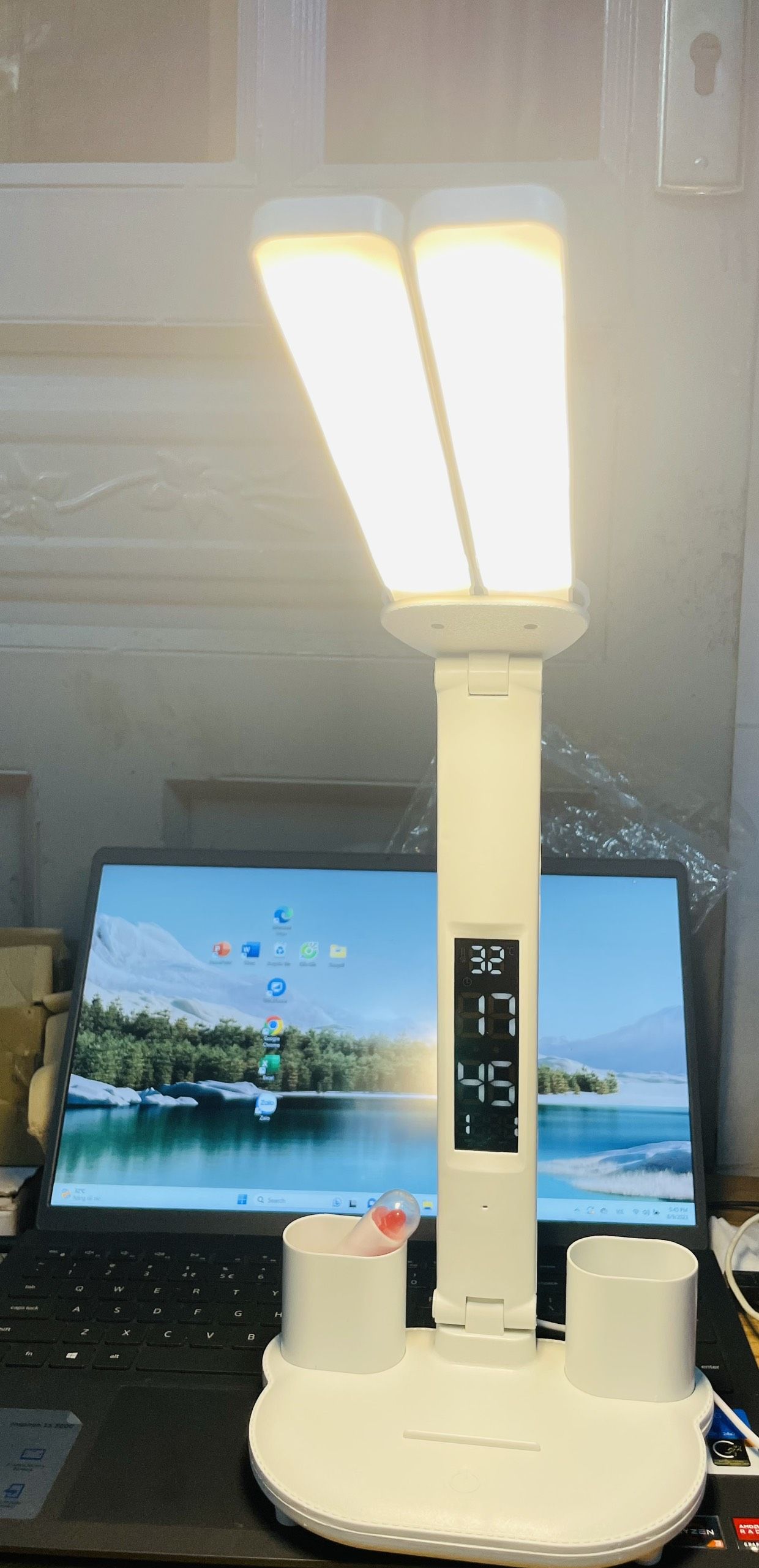 ĐÈN HỌC CHỐNG CẬN